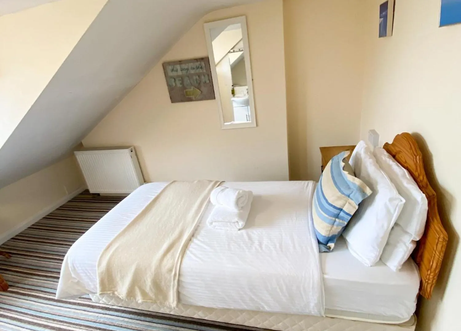 Bendene Townhouse - Exeter Apartment