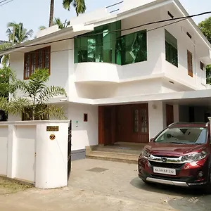 https://white-house.kerala-hotels.net