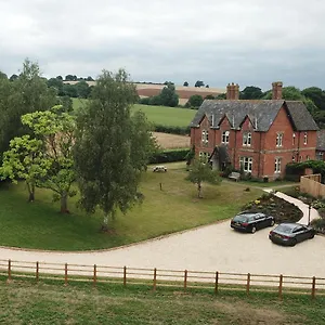  Farm stay Newcourt Barton