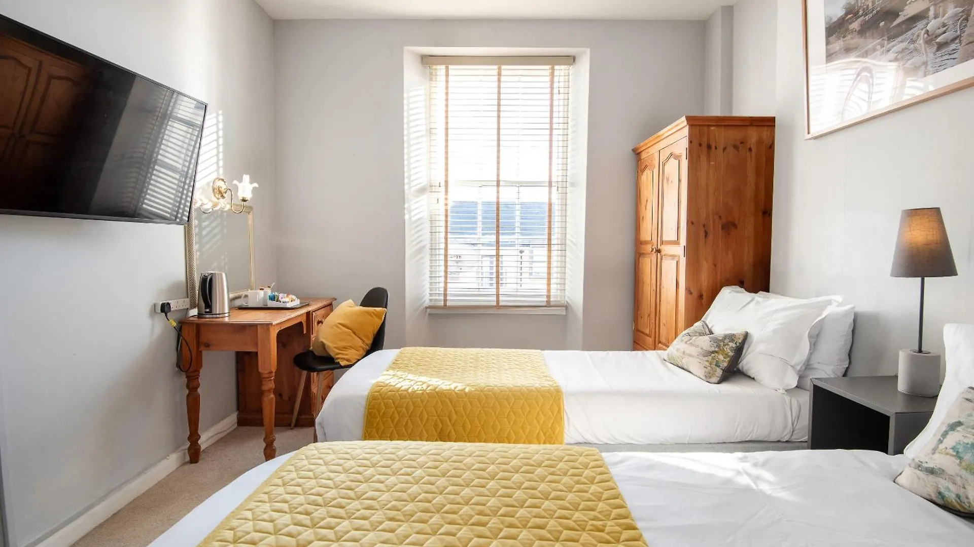 Bendene Townhouse - Exeter Apartment 0*,  United Kingdom